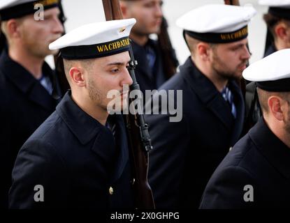 Marinesoldaten des Wachbataillons, aufgenommen im Rahmen des Abschlussappells der Bundeswehr-Einsaetze MINUSMA und EUTM Mali im Bundesministerium der Verteidigung in Berlin, 22.02.2024. Berlin Deutschland *** Marines du bataillon de garde, prises lors de la dernière appel nominal des missions de la Bundeswehr MINUSMA et EUTM Mali au Ministère fédéral de la Défense à Berlin, 22 02 2024 Berlin Allemagne Copyright : xJulianexSonntagxphotothek.dex Banque D'Images