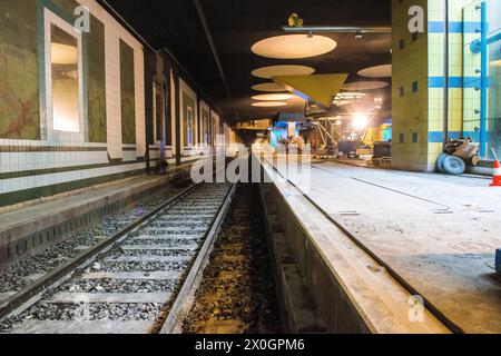 Rénovation d un tunnel ferroviaire et d une plate-forme de gare révision et rénovation majeures du tunnel de Willemspoor et de la plate-forme de la gare Blaak par les sous-traitants ProRail. ProRail. Rotterdam, pays-Bas. Rotterdam Willemspoortunnel Zuid-Holland Nederland Copyright : xGuidoxKoppesxPhotox Banque D'Images