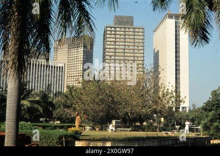 Gratte-ciel - y compris l'Air India House et Sheraton Hotel - sur Marine Drive à Bombay. [traduction automatique] Banque D'Images