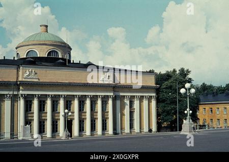 La bibliothèque universitaire sur la place du Sénat à Helsinki. [traduction automatique] Banque D'Images