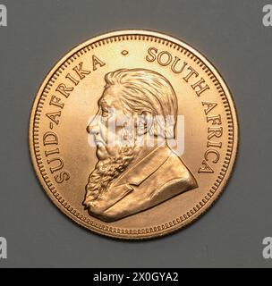 1 Ounce South African Krugerrand Gold coin (2016) - Macro photo haute résolution gros plan Banque D'Images