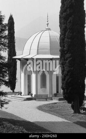 Pavillon dans le jardin de la Villa Carlotta à Tremezzo sur le lac de Côme en Italie. Banque D'Images