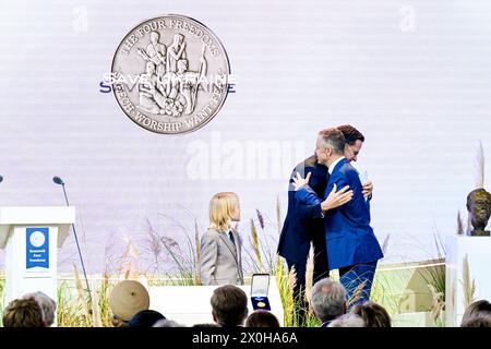 Middelburg, pays-Bas, 1er avril 11, 2024. Le roi Willem Alexander, la reine Maxima et la princesse Beatrix des pays-Bas lors de la remise des quatre prix de la liberté au Nieuwe Kerk à Middelburg pour sauver l'Ukraine crédit : NL Beeld / Patrick van EMST / Alamy Live News Banque D'Images