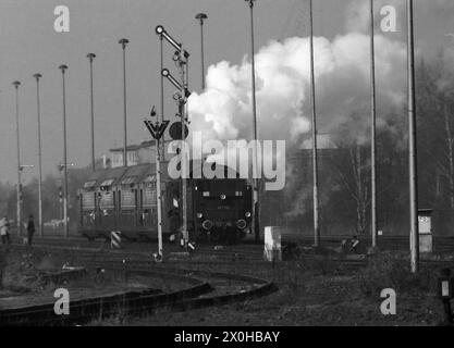 Le train spécial conduit par la locomotive à vapeur de classe 38 1183 [traduction automatique] Banque D'Images