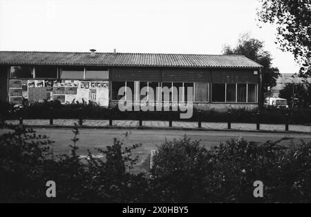 Freie Universität a été fondée à Berlin-Ouest sous le nom d'Université de Berlin-Ouest pendant le blocus de 1948, après que l'Université Humboldt de Berlin-est a expulsé les étudiants critiques. Voici la cantine alors encore provisoire de la pré-clinique. [traduction automatique] Banque D'Images