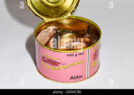 Grebbestads Ansjovis original, 450 g ; anchois suédois (sprats), boîte ouverte Banque D'Images