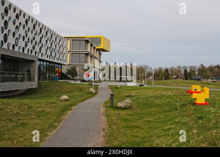 Canard Lego géant devant le siège de Lego à Billund Danemark avril 2024 Banque D'Images