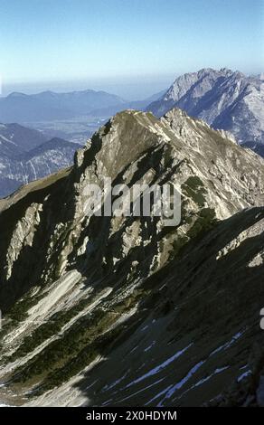 Vue panoramique depuis le Reither Spitze. Vue sur le Seefelder Spitze. [traduction automatique] Banque D'Images