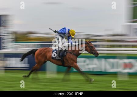 Kateira montée par Harry Skelton gagne lors du Randox Grand National Ladies Day 2024 à l'hippodrome d'Aintree, Liverpool, Royaume-Uni, le 12 avril 2024 (photo par Mark Cosgrove/News images) à Liverpool, Royaume-Uni le 4/12/2024. (Photo Mark Cosgrove/News images/SIPA USA) Banque D'Images