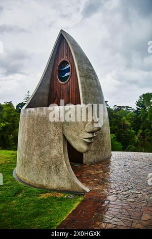 Les toilettes publiques artistiques de la ville de Matakana, Auckland, Île du Nord, Nouvelle-Zélande Banque D'Images