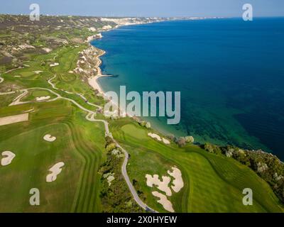 Vue aérienne du parcours de golf au bord de la mer Banque D'Images