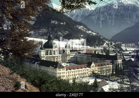 Vue de l'abbaye bénédictine en hiver [traduction automatique] Banque D'Images