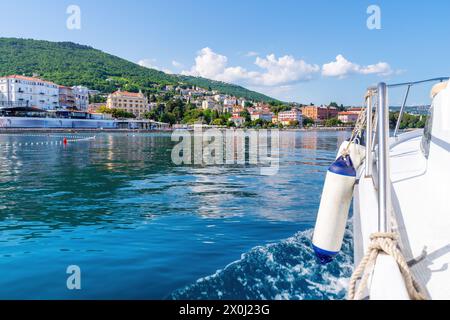 Croatie, belle côte adriatique, Opatija riviera sur Kvarner, plage populaire et stations touristiques pittoresques Banque D'Images