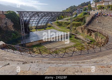 Ohrid, Macédoine du Nord - 23 octobre 2023 : Théâtre macédonien antique amphithéâtre grec classique en plein air lieu historique. Banque D'Images