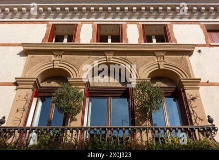 BASSANO DEL GRAPPA, Italie - 20 février 2023 : façade d'un bâtiment historique de valeur dans la vieille ville Banque D'Images