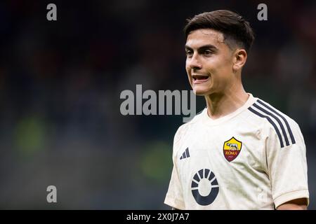 Milan, Italie. 11 avril 2024. Paulo Dybala de l'AS Roma réagit lors du match de football de quart de finale de l'UEFA Europa League entre l'AC Milan et L'AS Roma. Nicolò Campo/Alamy Live News Banque D'Images