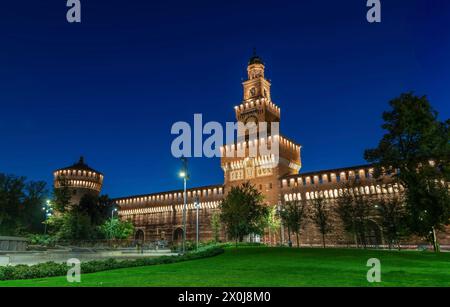Château Sforza ou Castello Sforzesco est situé dans la ville de Milan, dans le nord de l'Italie Banque D'Images