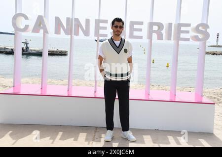 CANNES, FRANCE - 08 AVRIL : Pierre Niney, assiste au 'fiasco' Photocall durant le 7ème Festival International des Canneseries le 08 avril 2024 à Cannes, F. Banque D'Images