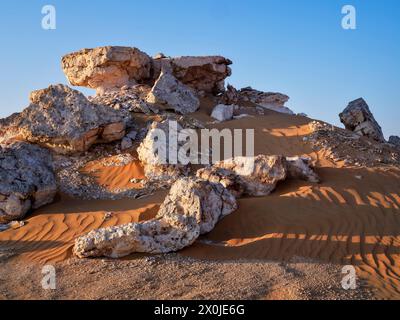 Sur la route dans la région désertique d'Al Huqf en Oman, Banque D'Images