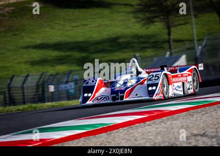SCARPERIA E SAN PIERO, ITALIE, 5 AVRIL 2024, #25 MIKE NEWTON (GB) - LOLA-MG EX257 / 2001 - LÉGENDES DE LA COURSE D'ENDURANCE PENDANT LE MUGELLO CLASSIC 2024, MU Banque D'Images
