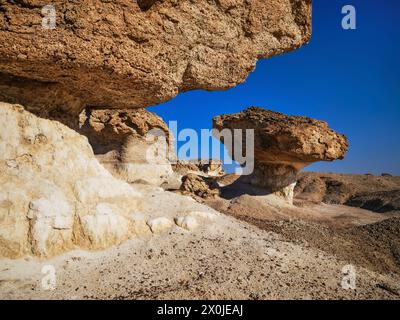 Sur la route dans la région désertique d'Al Huqf en Oman, Banque D'Images