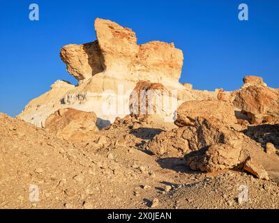 Sur la route dans la région désertique d'Al Huqf en Oman, Banque D'Images