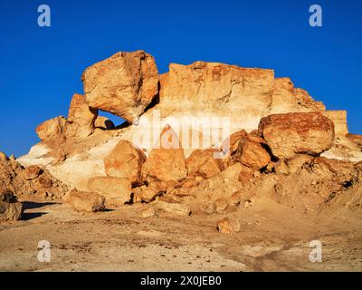 Sur la route dans la région désertique d'Al Huqf en Oman, Banque D'Images