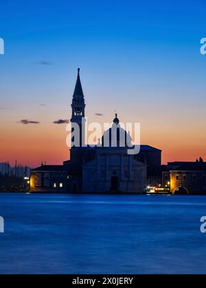 Tour d'église, église, île, la Serenissima, le plus serein, centre historique, centro storico, vieille ville historique, vieille ville, patrimoine mondial, UNESCO, site du patrimoine mondial, quartier universitaire, vue, vue historique Banque D'Images