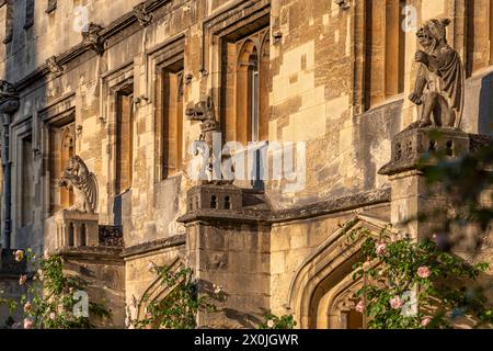 Gargouilles dans la cour du Magdalen College à Oxford, Oxfordshire, Angleterre, Grande-Bretagne, Europe Banque D'Images