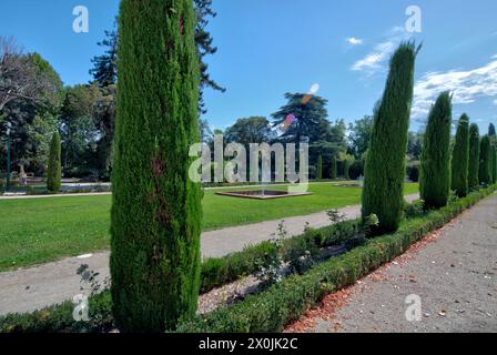 Chäteau Val Seille, parc, tour de ville, Courthezon, Vaucluse, Provence-Alpes-Cote d'Azur, France, Europe, Banque D'Images