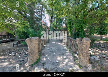 Chäteau Val Seille, parc, tour de ville, Courthezon, Vaucluse, Provence-Alpes-Cote d'Azur, France, Europe, Banque D'Images