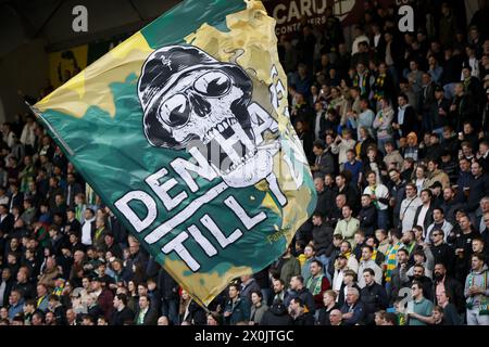 Den Haag, pays-Bas. 12 avril 2024. DEN HAAG, 11-04-2024, Bingoal Stadion, Néerlandais Keuken Kampioen Divisie, saison 2023/2024, match entre ADO Den Haag et Helmond Sport. Ambiance dans le stade crédit : Pro Shots/Alamy Live News Banque D'Images