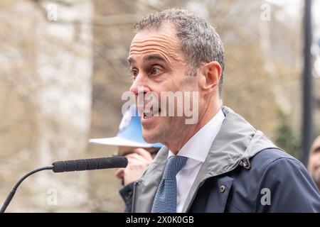 New York, États-Unis. 11 avril 2024. Jeff Blau, PDG de sociétés apparentées, prend la parole alors que le maire Eric Adams célèbre l'approbation de la construction de 2500 unités de logement et d'un stade de soccer dans le parc de l'hôtel de ville de New York le 11 avril 2024. le conseil municipal a approuvé la construction de 2500 logements abordables, d'un stade de football pour la NYCFC, d'une école et d'autres espaces ouverts publics à Willets point. (Photo de Lev Radin/Sipa USA) crédit : Sipa USA/Alamy Live News Banque D'Images