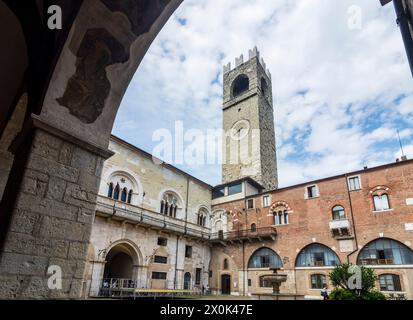 Brescia, Palazzo Broletto (siège de la province et de la préfecture de Brescia) à Brescia, Lombardie / Lombardie, Italie Banque D'Images