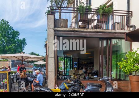 Peschiera del Garda, vieille ville, restaurant à Vérone, Vénétie, Italie Banque D'Images