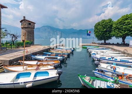 Malcesine, Lago di Garda (Lac de Garde), hameau Cassone di Malcesine, port, bateaux à Vérone, Vénétie, Italie Banque D'Images