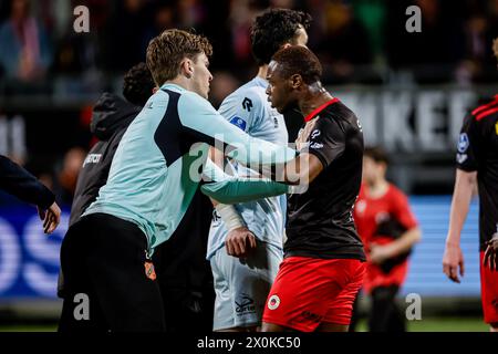 Rotterdam, pays-Bas. 12 avril 2024. ROTTERDAM, PAYS-BAS - 12 AVRIL : Richie Omorowa de l'Excelsior Rotterdam combat lors du match Néerlandais Eredivisie entre l'Excelsior Rotterdam et le FC Volendam au Van Donge & de Roo Stadion le 12 avril 2024 à Rotterdam, pays-Bas. (Photo de Broer van den Boom/Orange Pictures) crédit : Orange pics BV/Alamy Live News Banque D'Images
