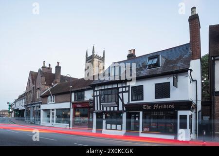 Angleterre, West Sussex, East Grinstead, Street Scene avec Tudor Era Buildings Banque D'Images