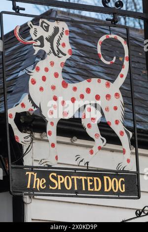 Angleterre, Kent, Penshurst place, The Spotted Dog Pub Sign Banque D'Images