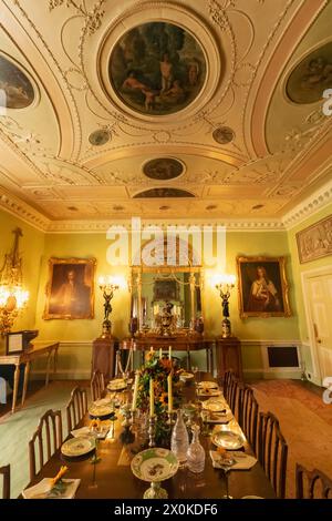 Angleterre, Hampshire, Hinton Hampner, Hinton Hampner Country House, la salle à manger Banque D'Images