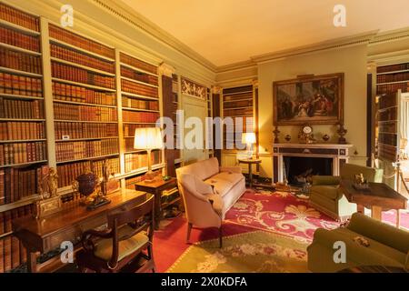 Angleterre, Hampshire, Hinton Hampner, Hinton Hampner Country House, The Library Banque D'Images