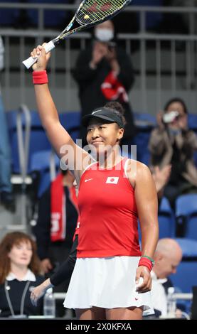 Tokyo, Japon. 12 avril 2024. La joueuse de tennis professionnelle japonaise Naomi Osaka réagit au public après avoir battu Yulia Putintseva du Kazakhstan lors des qualifications de la Coupe Billie Jean King au Colisée Ariake à Tokyo le 12 avril 2024. Osaka a battu Putintseva 6-2, 7-6 (7-5) et le Japon mène le Kazakhstan 2-0. (Photo de Yoshio Tsunoda/AFLO) crédit : Aflo Co. Ltd./Alamy Live News Banque D'Images