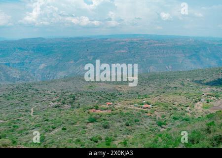 paysage par une journée ensoleillée du canyon chicamocha à santander, colombie, en saison des pluies Banque D'Images