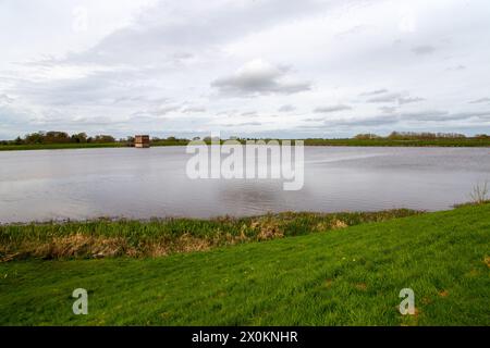 Le réservoir Hurleston, près de Nantwich Cheshire, est alimenté par le canal Llangollen pour alimenter en eau potable la région de Crewe et Nantwich Banque D'Images