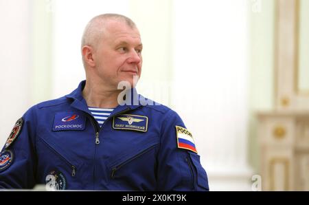 Moscou, Russie. 12 avril 2024. Le cosmonaute russe Oleg Novitskiy écoute le président russe Vladimir Poutine, et le président biélorusse Alexandre Loukachenko, lors d’une rencontre en face à face au Grand Palais du Kremlin, le 12 avril 2024 à Moscou, en Russie. Crédit : Gavriil Grigorov/Kremlin Pool/Alamy Live News Banque D'Images