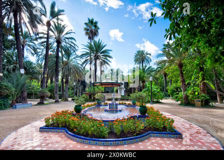 Fontaine, pavillon, palmeraie, Parc Municipal, parc de la ville, architecture, vue sur la ville, Elche, province Alicante, autonomie Valencia, Espagne, Banque D'Images