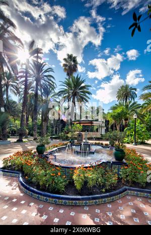 Fontaine, pavillon, palmeraie, Parc Municipal, parc de la ville, architecture, vue sur la ville, Elche, province Alicante, autonomie Valencia, Espagne, Banque D'Images