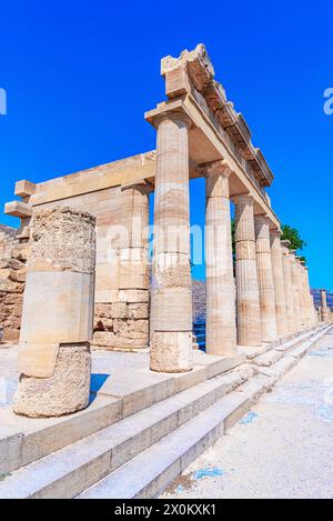 Lindos, île de Rhodes : vue d'ensemble du Temple d'Athéna Lindia par une journée ensoleillée, îles du Dodécanèse, Europe Banque D'Images