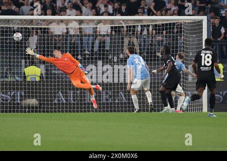 Stadio Olimpico, Roma, Italie. 12 avril 2024. Série A Football ; Lazio versus Salernitana ; Loum Tchaouna de US Salernitana marque le but de 2-1 à la 16e minute crédit : action plus Sports/Alamy Live News Banque D'Images