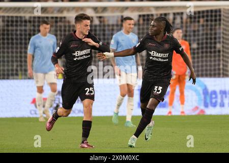 Stadio Olimpico, Roma, Italie. 12 avril 2024. Série A Football ; Lazio versus Salernitana ; Loum Tchaouna de US Salernitana célèbre alors qu'il marque le but de 2-1 à la 16e minute crédit : action plus Sports/Alamy Live News Banque D'Images